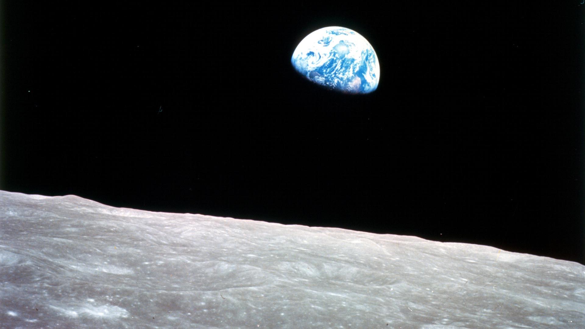 De La Terre à La Lune Série De la Terre à la Lune Série TV 1998 - HBO - Casting, bandes annonces et